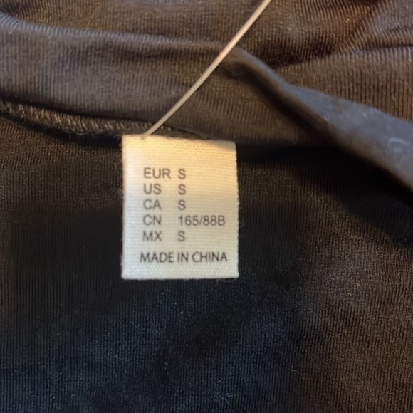 NWT - Girls size small long sleeve black shirt byVendusa - Picture 2 of 6